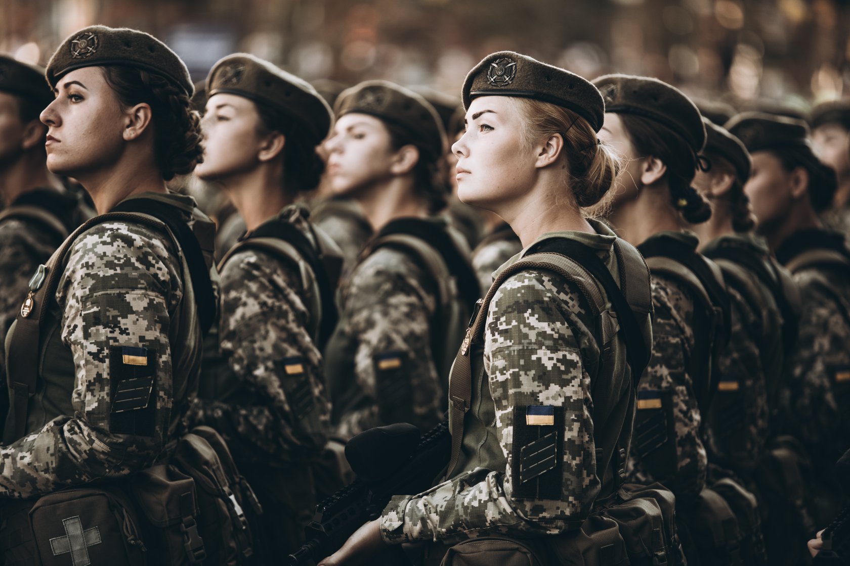 Фото девушки армии. Женщины военные. Женщины военнослужащие. Женщина солдат. Девушки в армии.