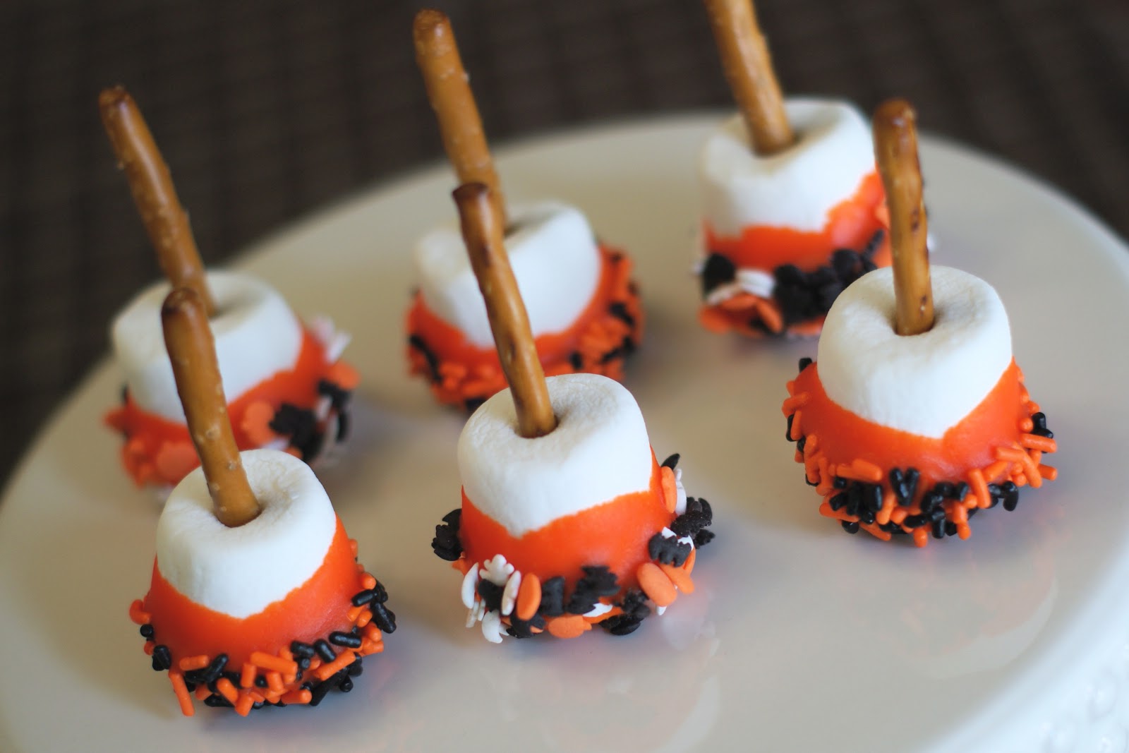 Десерты на Хэллоуин — 8 рецептов выпечки и сладостей, которые можно сделать своими руками