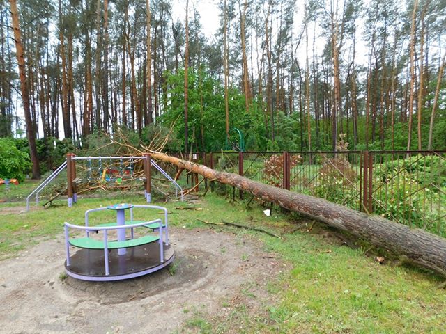 По Польше пронесся разрушительный торнадо. Фото