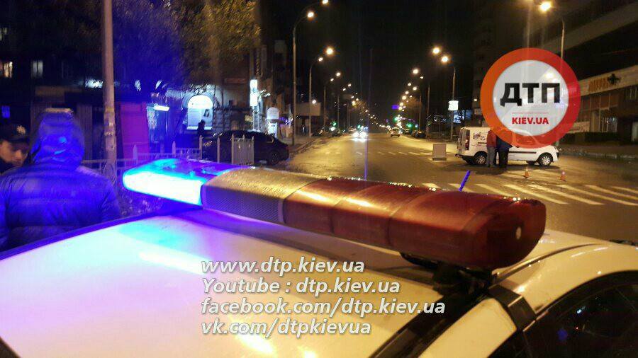 Сети шокировал жуткий инцидент с избиением девушки-копа в Киеве: опубликованы фото