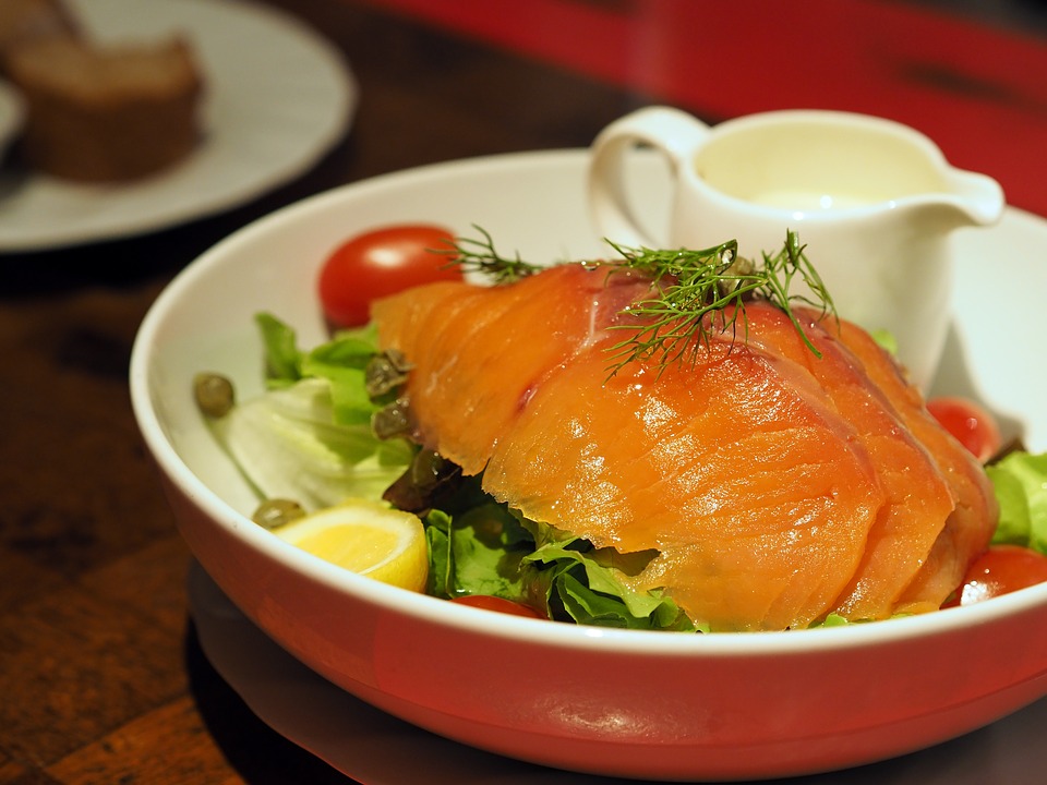 10 простых салатов с рыбой. Кулинарные статьи и лайфхаки