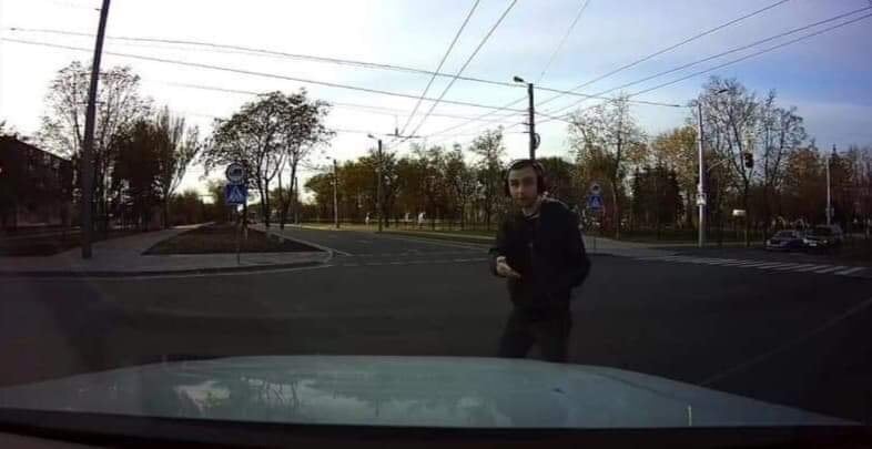 В Мариуполе посреди улицы зарезали бизнесмена: фото, видео и данные о задержанном