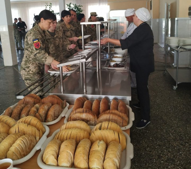 В Сети показали, чем кормят бойцов ВСУ. Фото