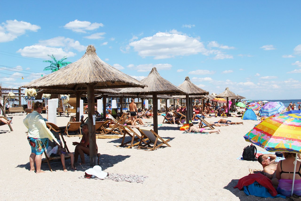 Дикие, нудистские, популярные: ТОП-5 пляжей на Азовском море в Бердянске (ФОТО)
