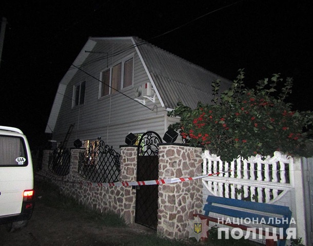Під Житомиром батько двох дітей влаштував вдома криваву бійню: фото з місця трагедії