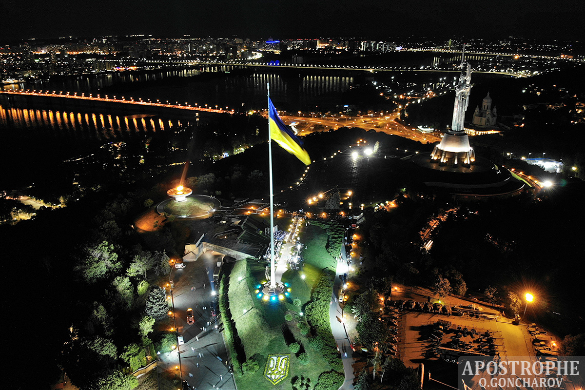 флаг Украины Киев флагтшок 90 метров Апостроф