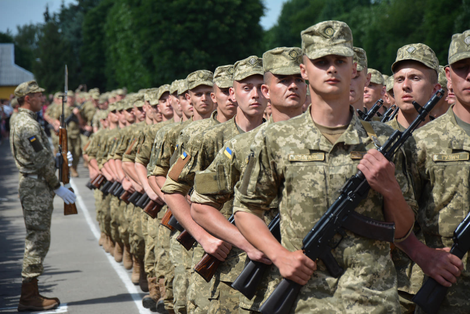 Военнослужащие срочной службы. Военная служба. Солдаты в армии. Солдат на службе. Срочники в армии.