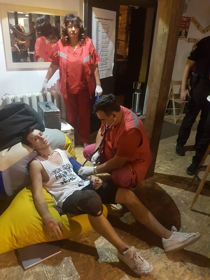 ​В Мариуполе неизвестные в балаклавах напали на активистов: опубликованы фото