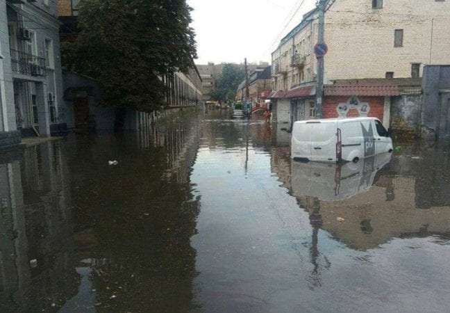 Последствия потопа в Киеве в свежих снимках. Фото