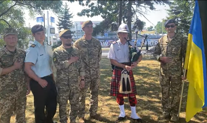 Украинские ветераны во второй раз в истории приняли участие в "Параде воинов" в Торонто