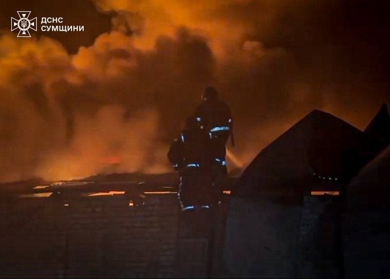 Сумщина: рятувальники ліквідували пожежу після ворожого обстрілу