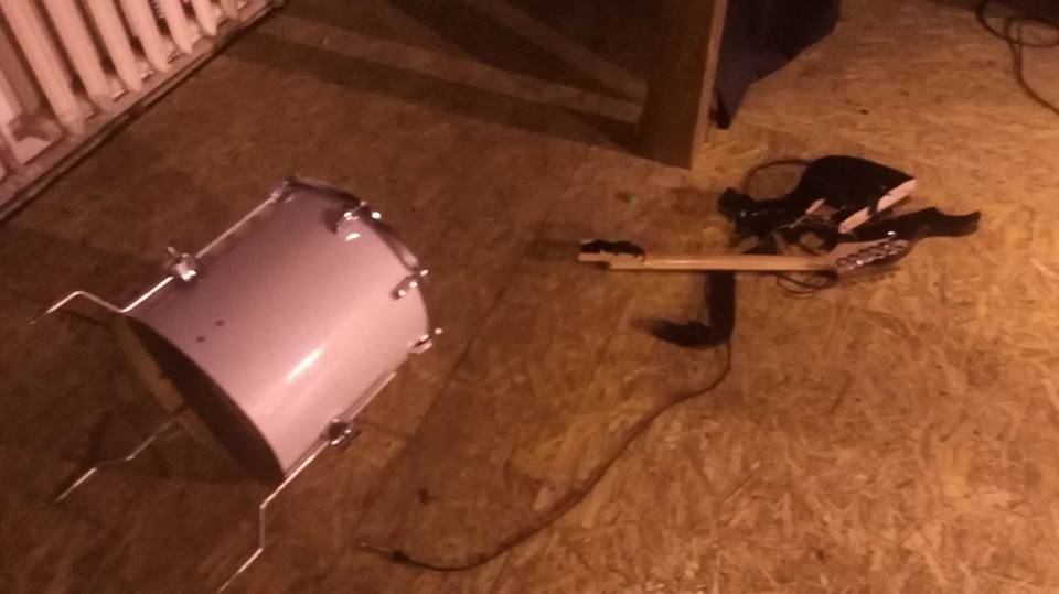 ​В Мариуполе неизвестные в балаклавах напали на активистов: опубликованы фото