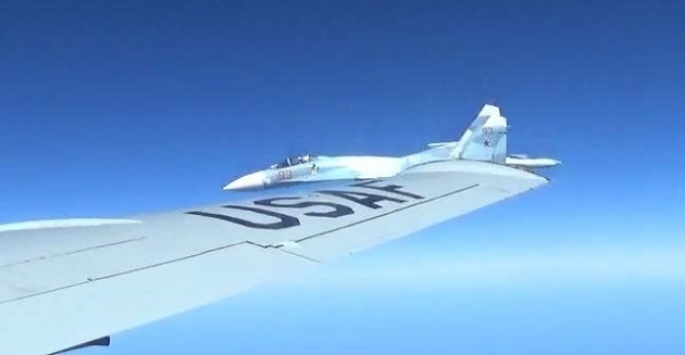 Появились фото опасной провокации РФ с военным самолетом США