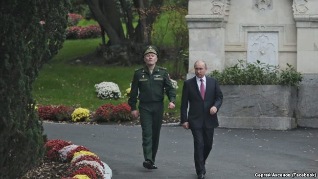 Жахливі пробки і відкриття пам'ятника царю: опубліковано фото і відео візиту Путіна до Криму