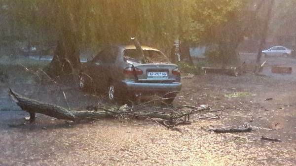 На Мелітополь обрушився потужний ураган: опубліковано фото і відео