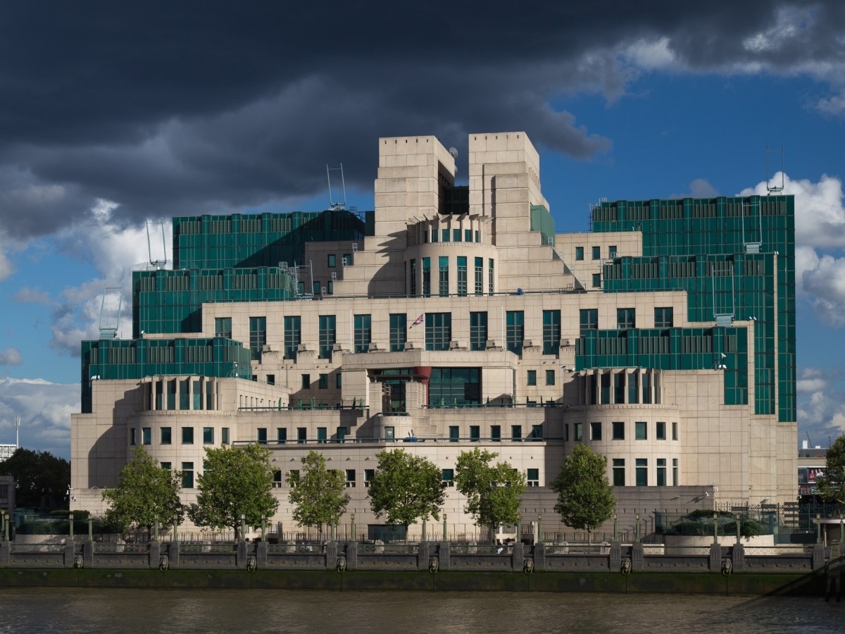 Впервые в истории MI6: женщина возглавит британскую разведку