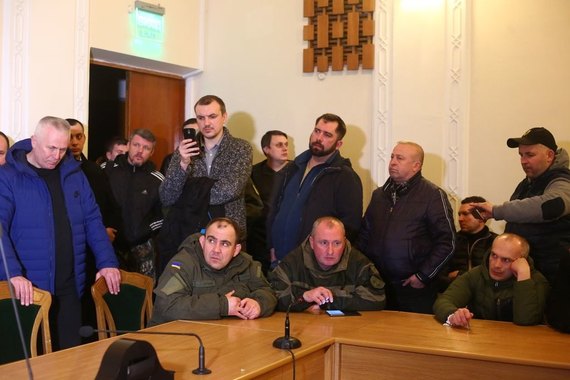 Появились новые фото из захваченного активистами здания ОГА в Луцке