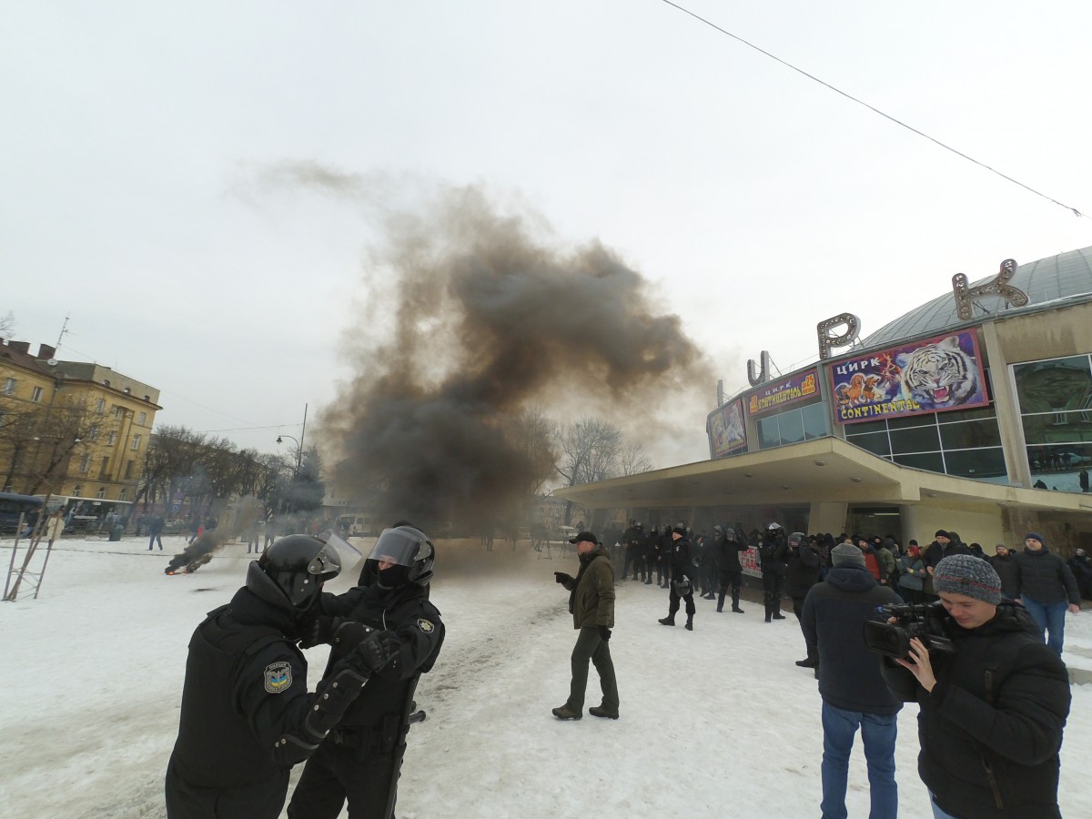 У Львові зоозахисники побилися з поліцією, є затримані: опубліковано відео