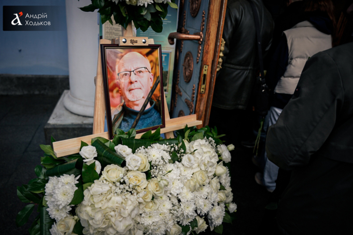 В Свято-Михайловском монастыре состоялось прощание с журналистом Олексой Шалайским - фоторепортаж