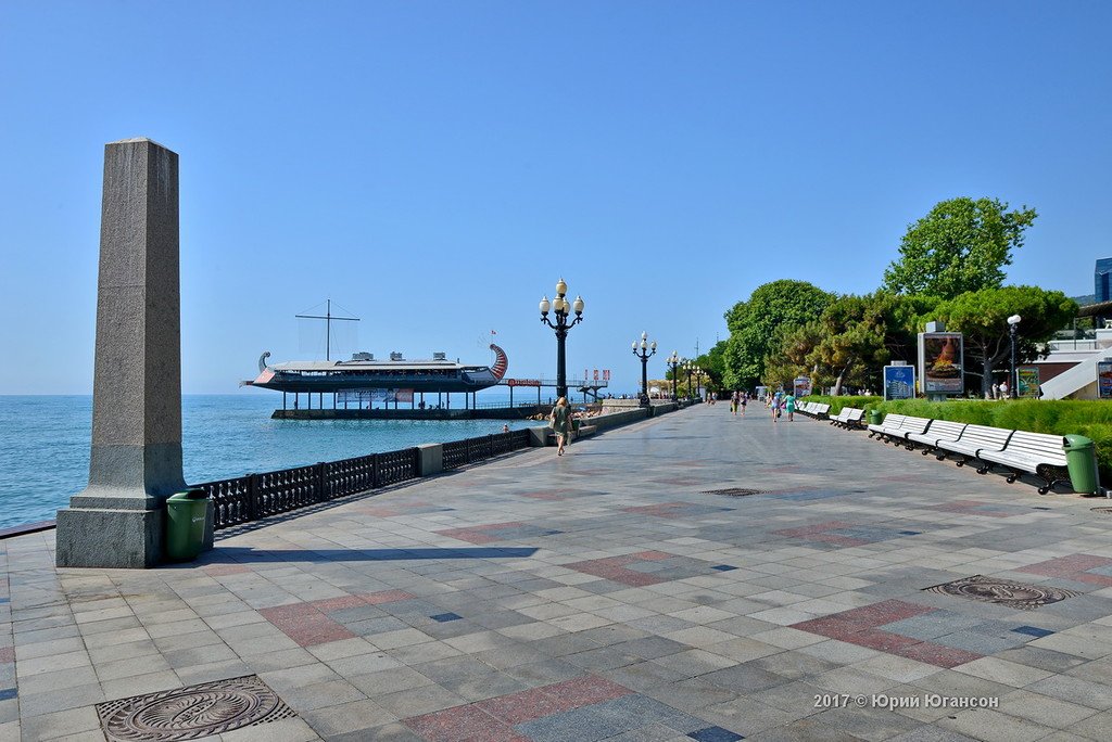Пік несезону: у мережу потрапили свіжі фото набережних у Криму