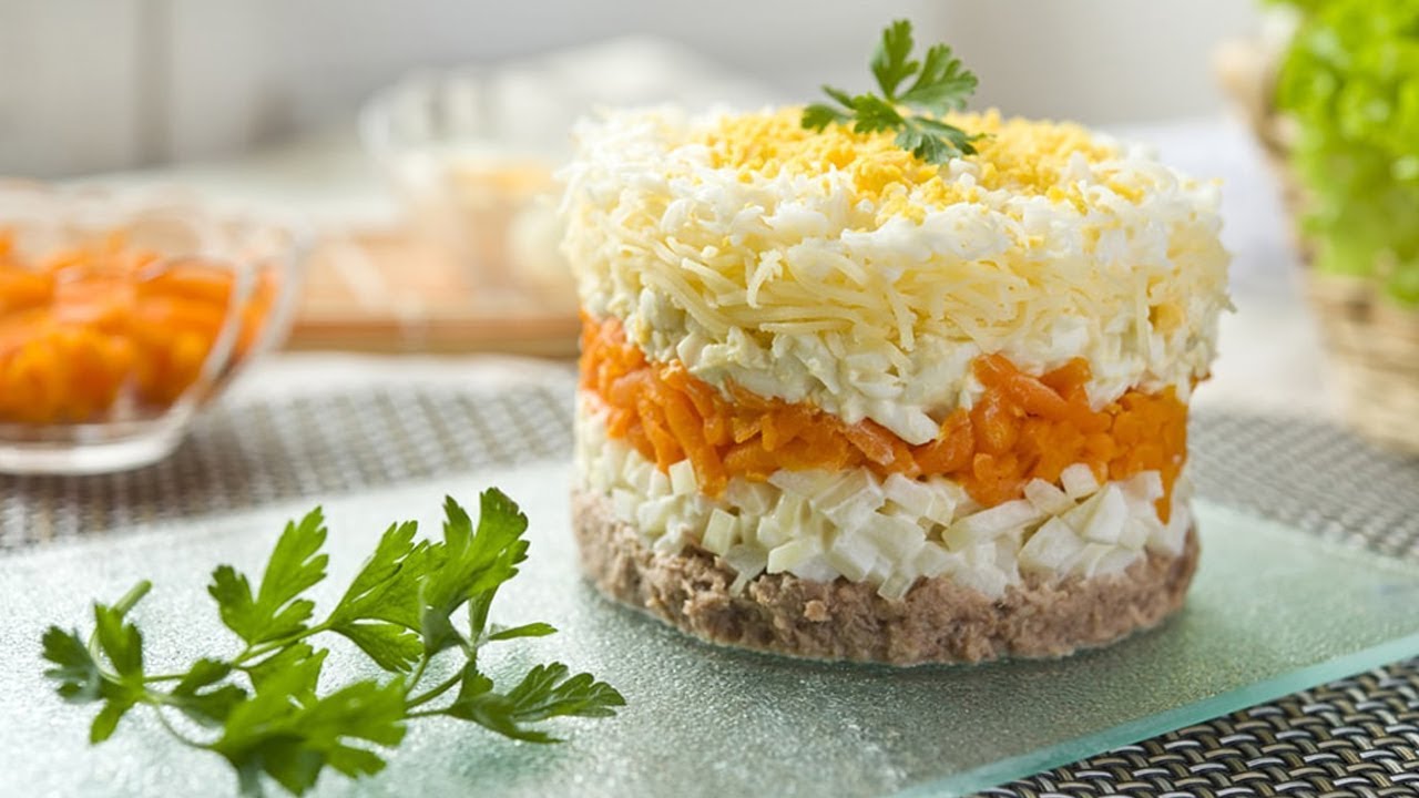 Салат «Мимоза» с селёдкой и плавленым сыром