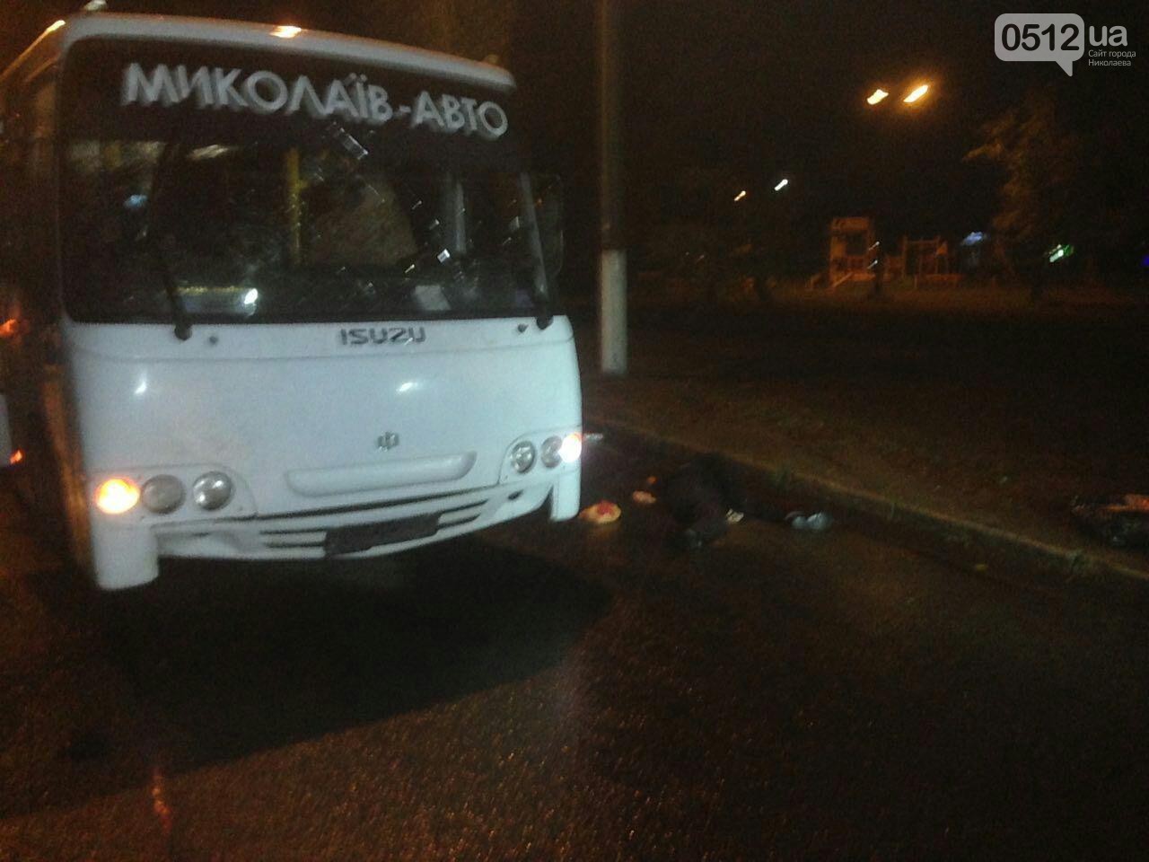 У Миколаєві автобус на смерть збив людей: фото з місця аварії