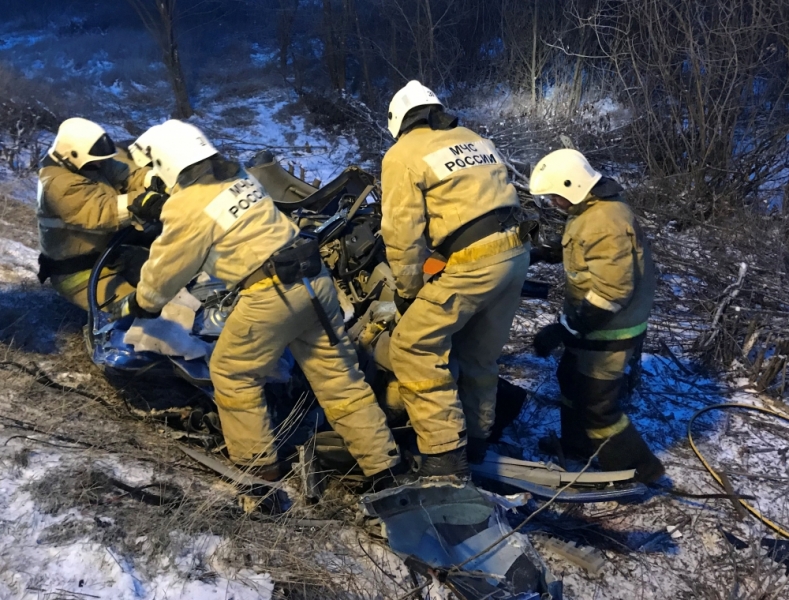 Машину розірвало навпіл: опубліковані фото і відео великої смертельної ДТП в Криму