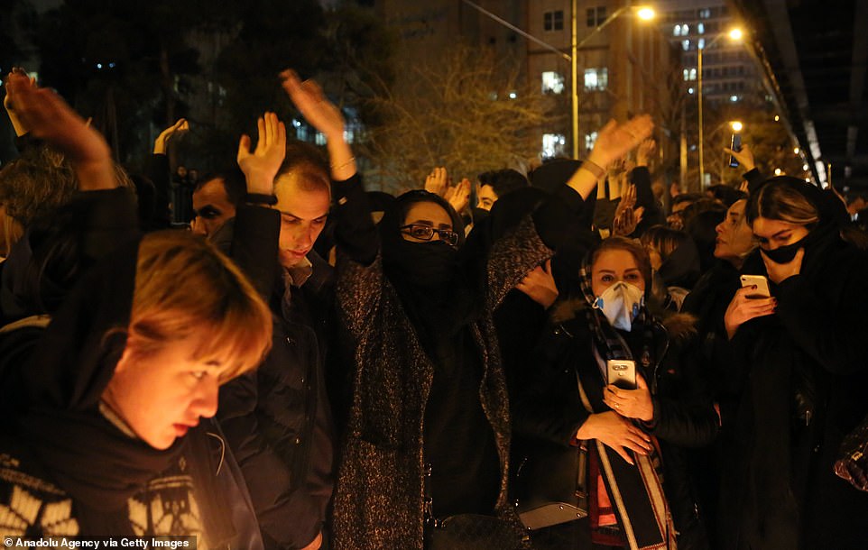 Британского посла в Иране задержали "за организацию протестов" в Тегеране (ФОТО, ВИДЕО) 1