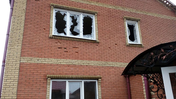 Обострение на Донбассе: появились жуткие фото и видео новых разрушений в Марьинке