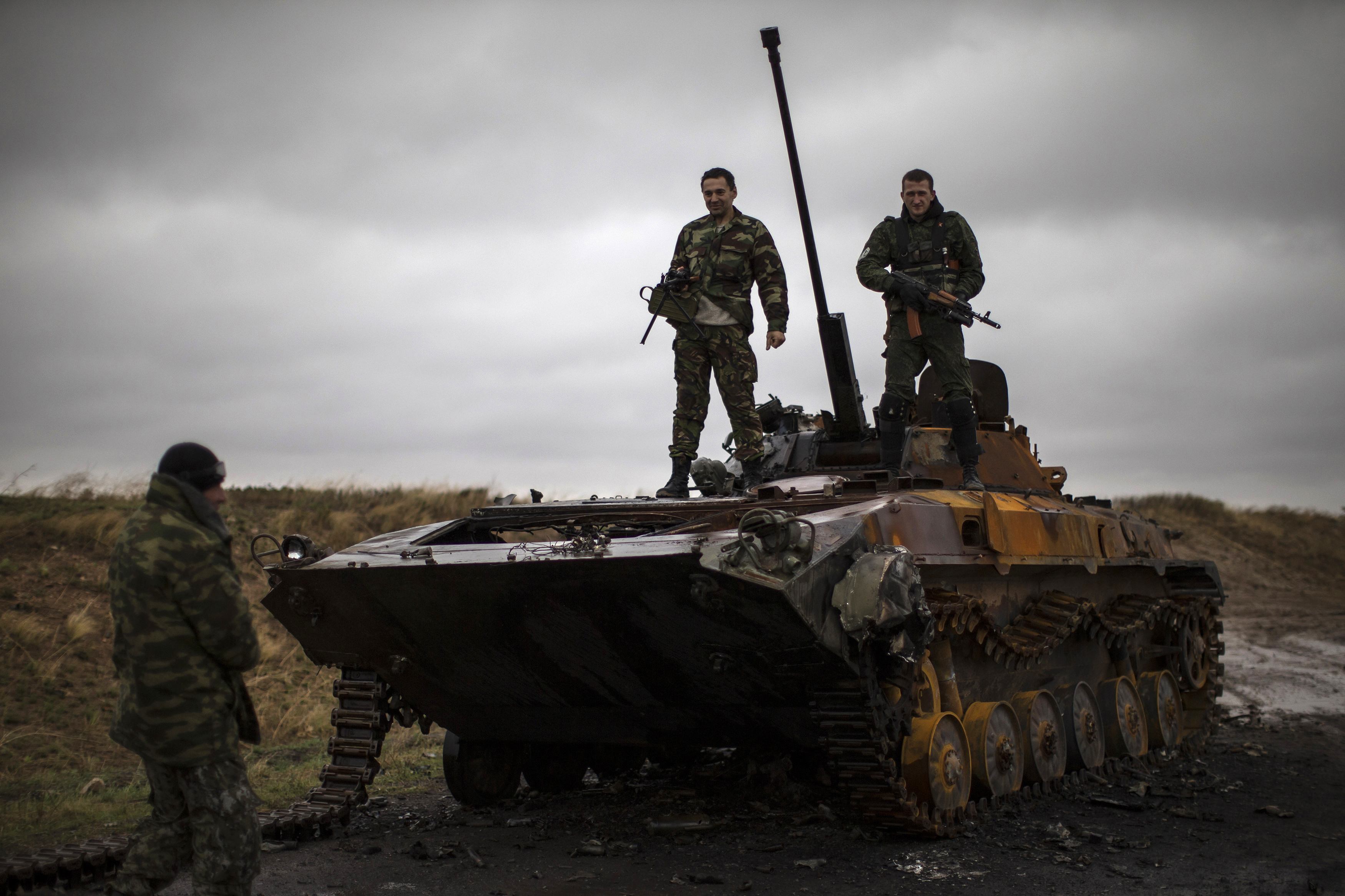 Боевики ДНР стягивают военную технику - фото - новости Донбасса - Апостроф