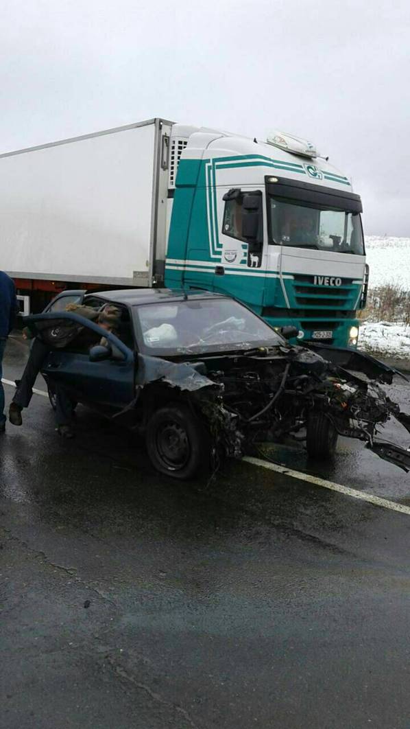 На заході України автобус з туристами потрапив в смертельну ДТП: фото, відео і останні подробиці