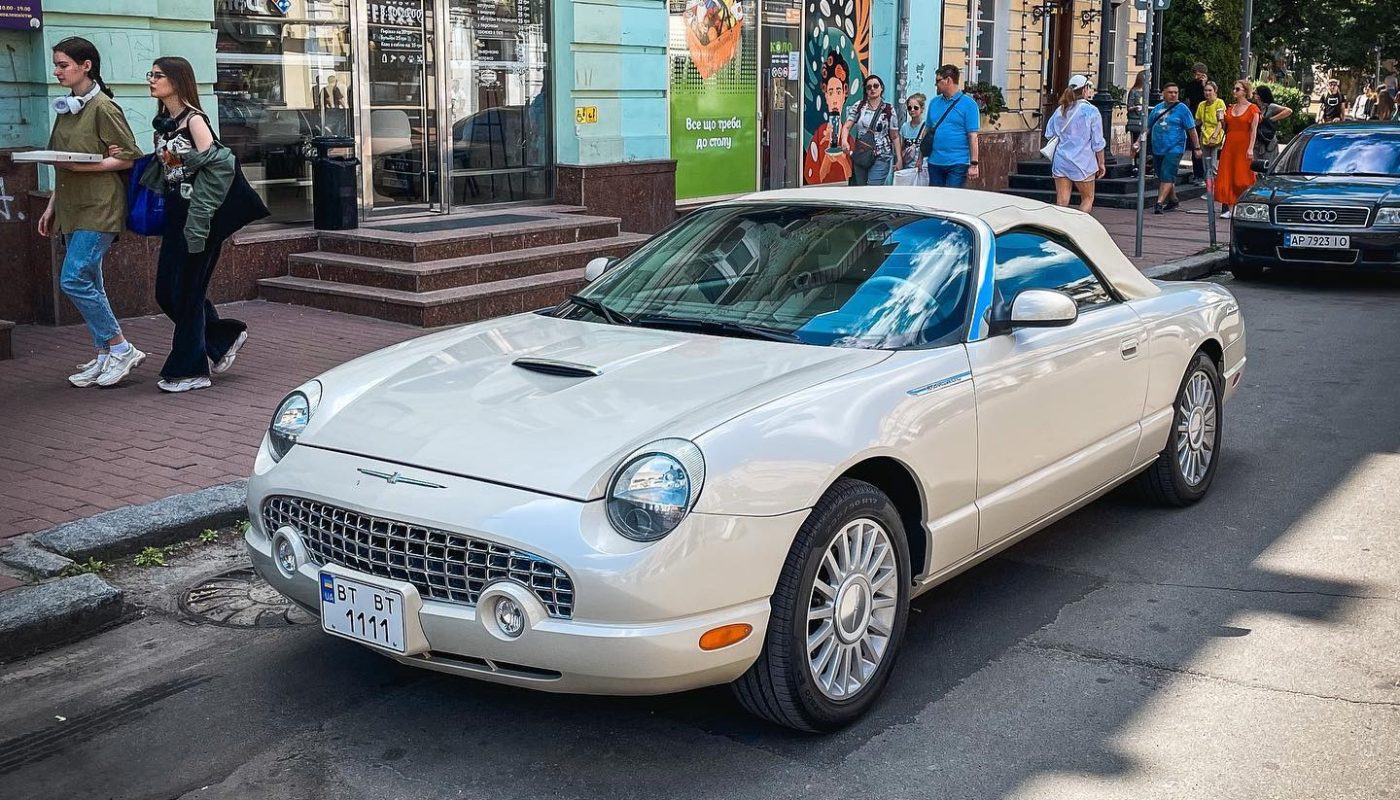 В Киеве заметили раритетный Ford Thunderbird - фото - Апостроф