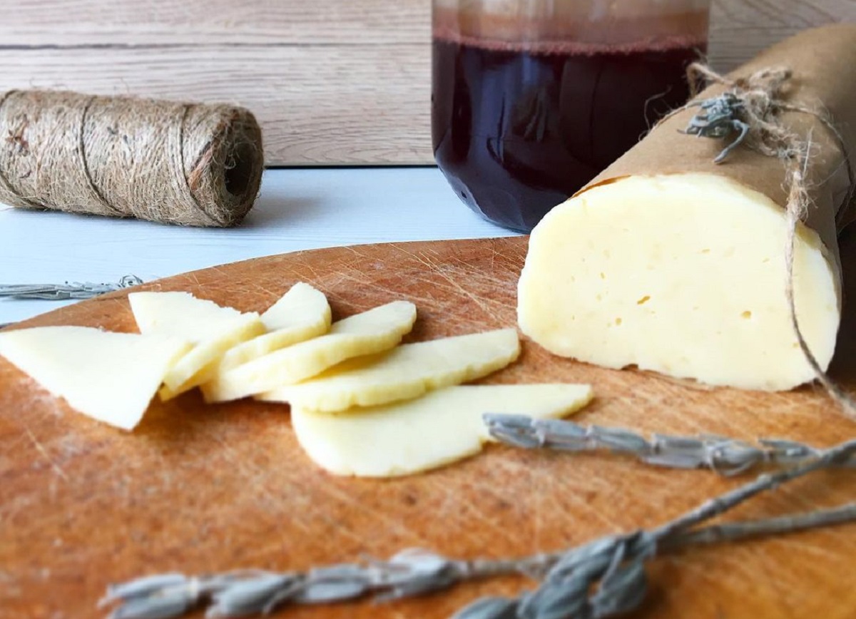 Быстро, вкусно и полезно: как приготовить домашний твердый сыр