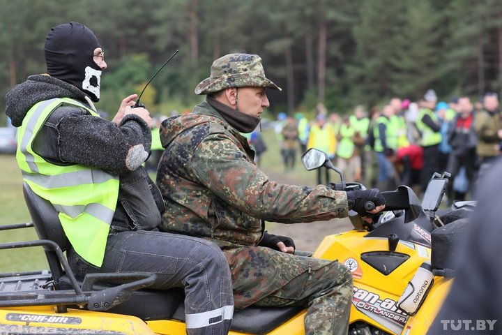 У Білорусі проводять масштабну операцію з пошуку хлопчика, використовуючи вертольоти і тепловізори: опубліковано фото і відео
