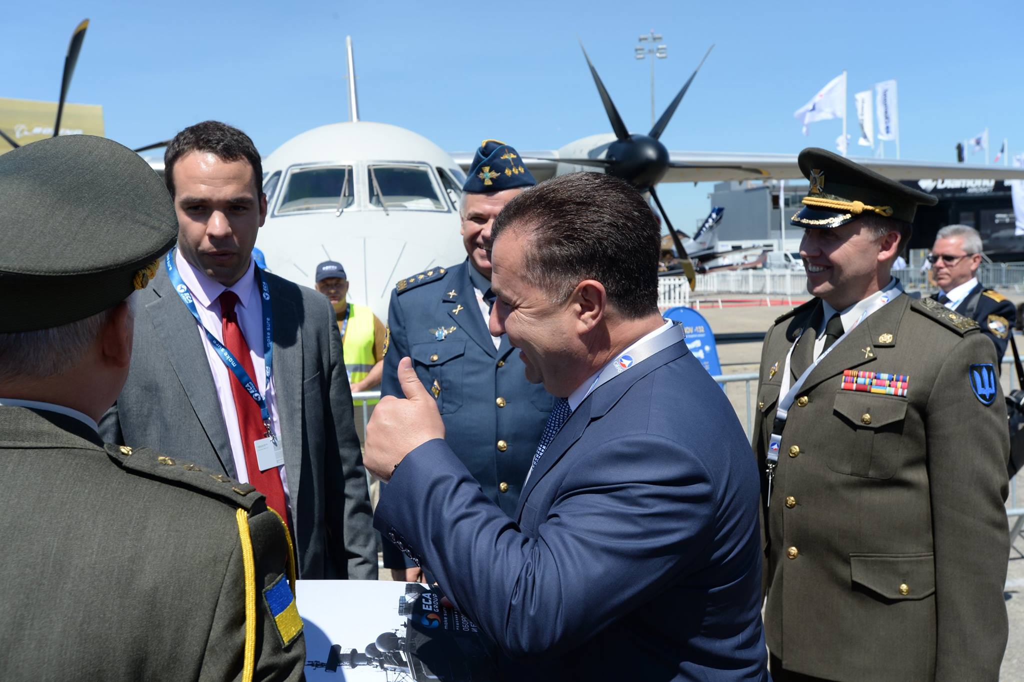 Украинский "Ан" пролетел над Парижем: опубликованы фото и видео с крупнейшего авиашоу мира