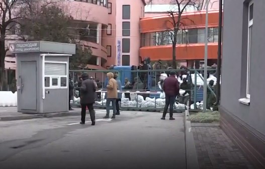 Активісти заблокували телеканал Мураєва через його образливі заяви про Майдан: фото та відео