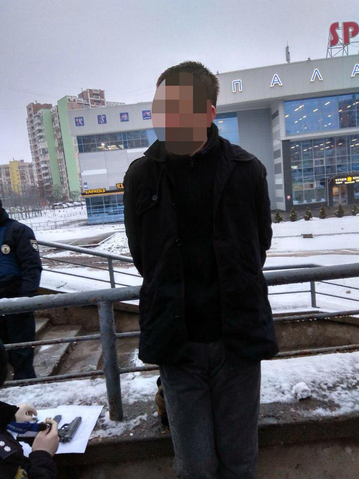 Взрыв на Троещине в Киеве: в полиции показали фото последствий