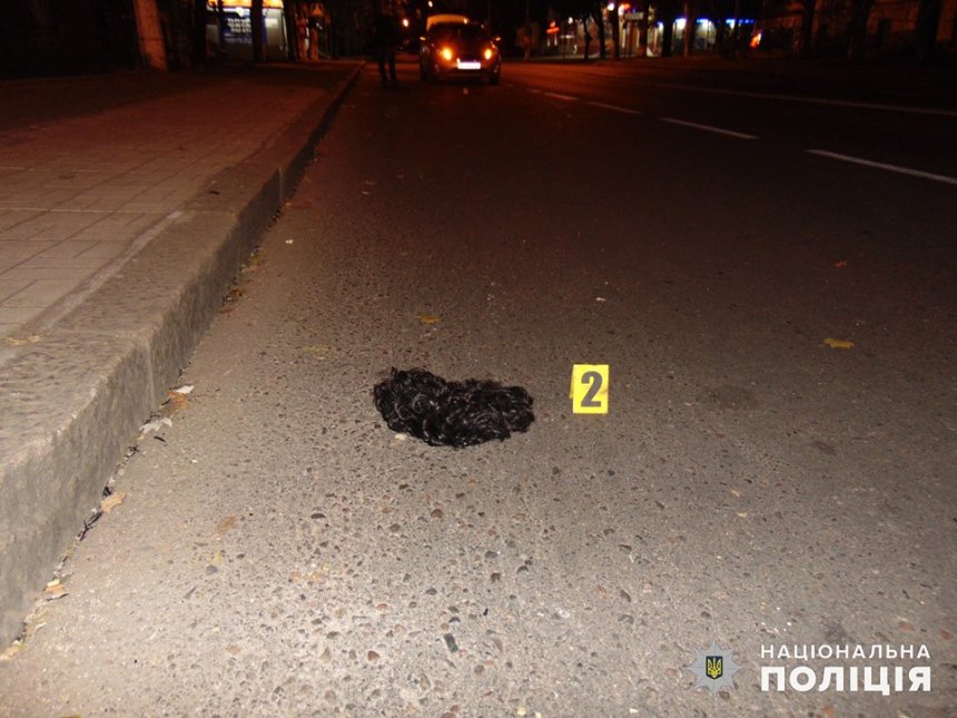 Пішов вбивати з приклеєною бородою: в Миколаєві ревнивець напав з ножем на кохану