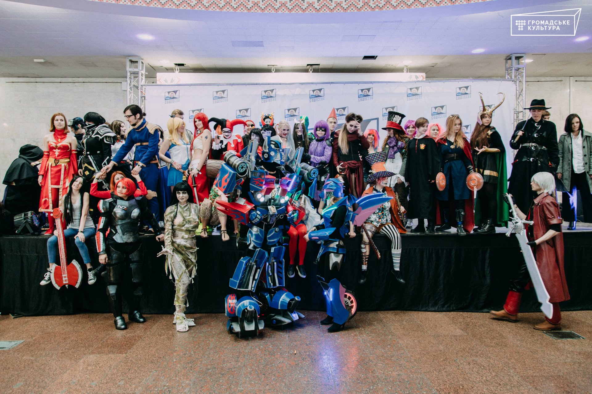 АТБетмен, феи и другие: опубликованы яркие фото и видео героев Comic Con в Киеве
