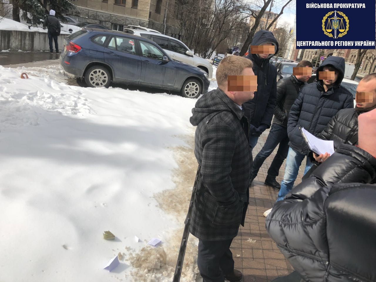 У Києві на хабарі спіймали чиновника Кабміну: опубліковано фото