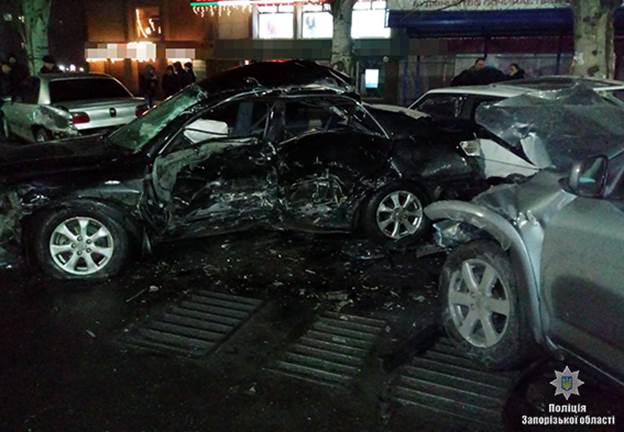На Запорожье 5 авто попали в ужасную аварию: опубликованы фото
