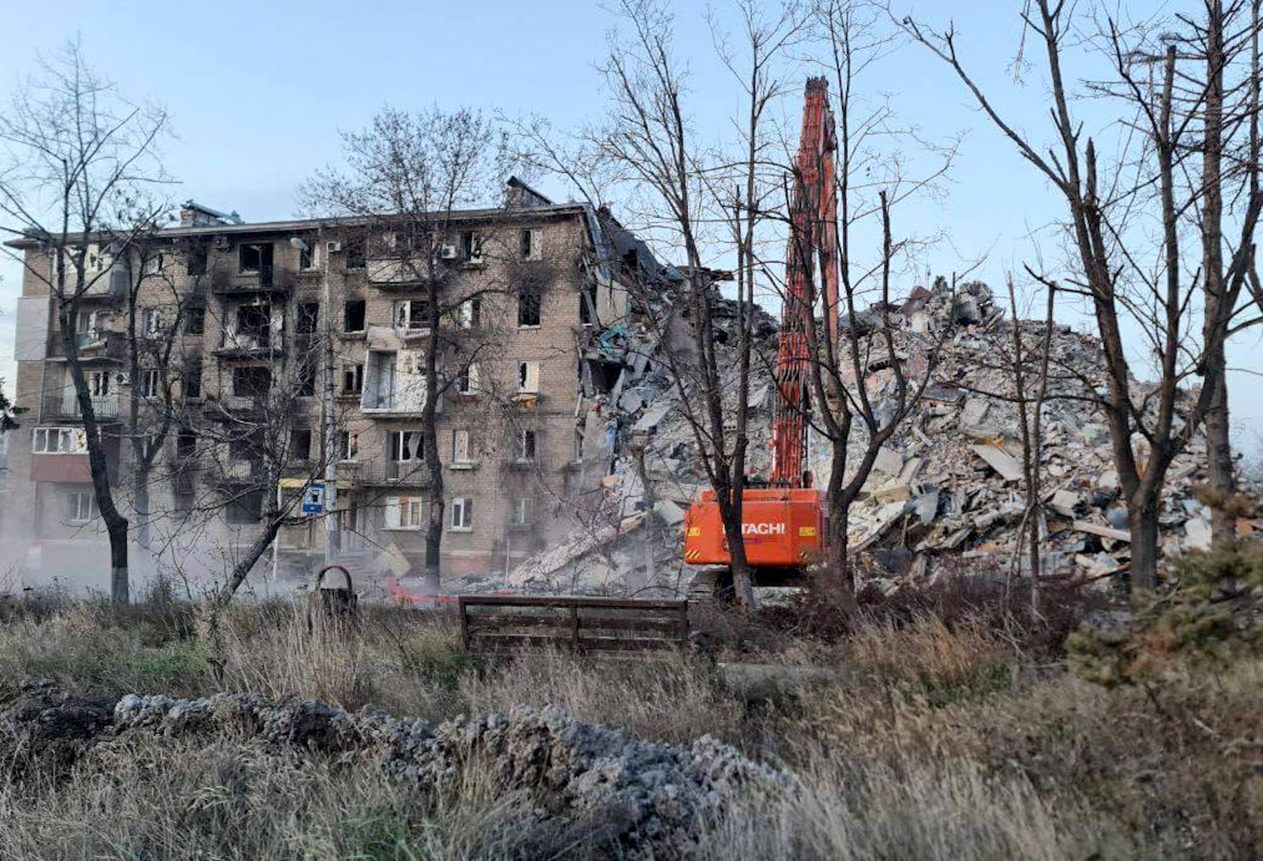 В Мариуполе сносят многоэтажки - фото и видео - Апостроф