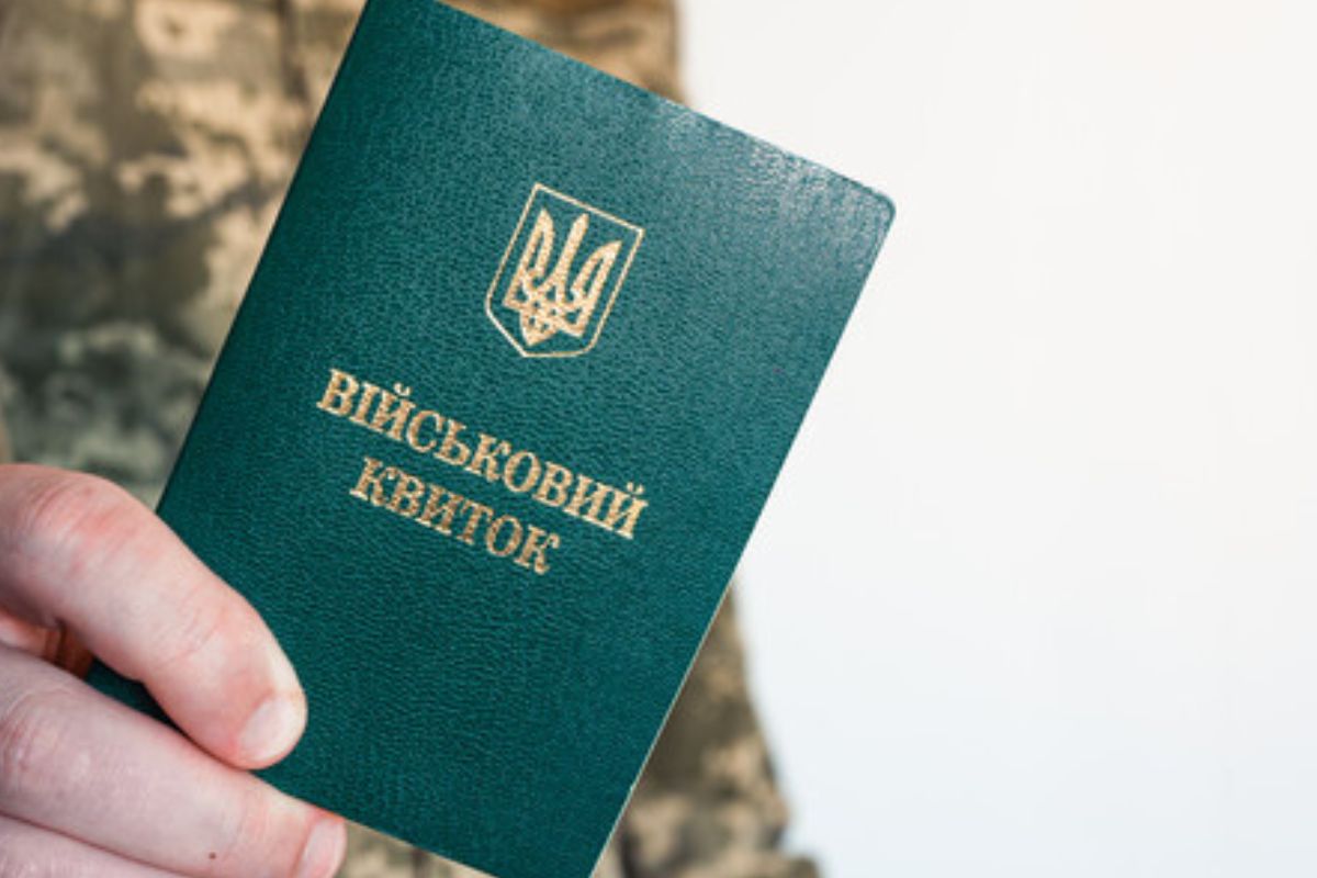 Мужчины, которым в 2025 году исполняется 17 лет, должны стать на военный учет до 31 июля — ТЦК
