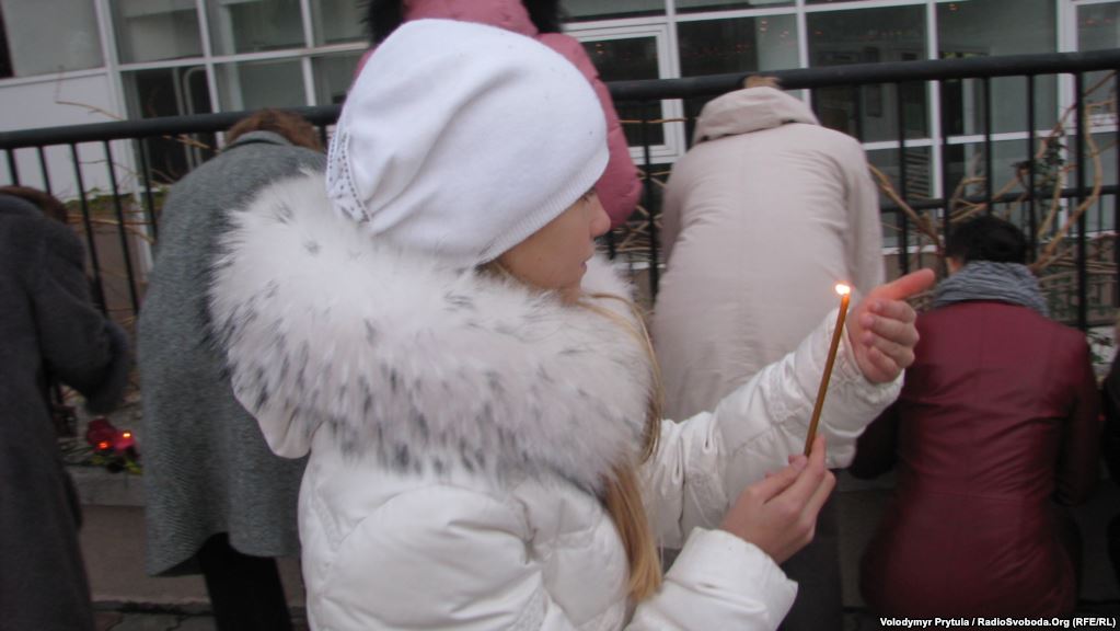 Как чествовали память жертв Голодомора в Крыму: в сети показали трогательные фото