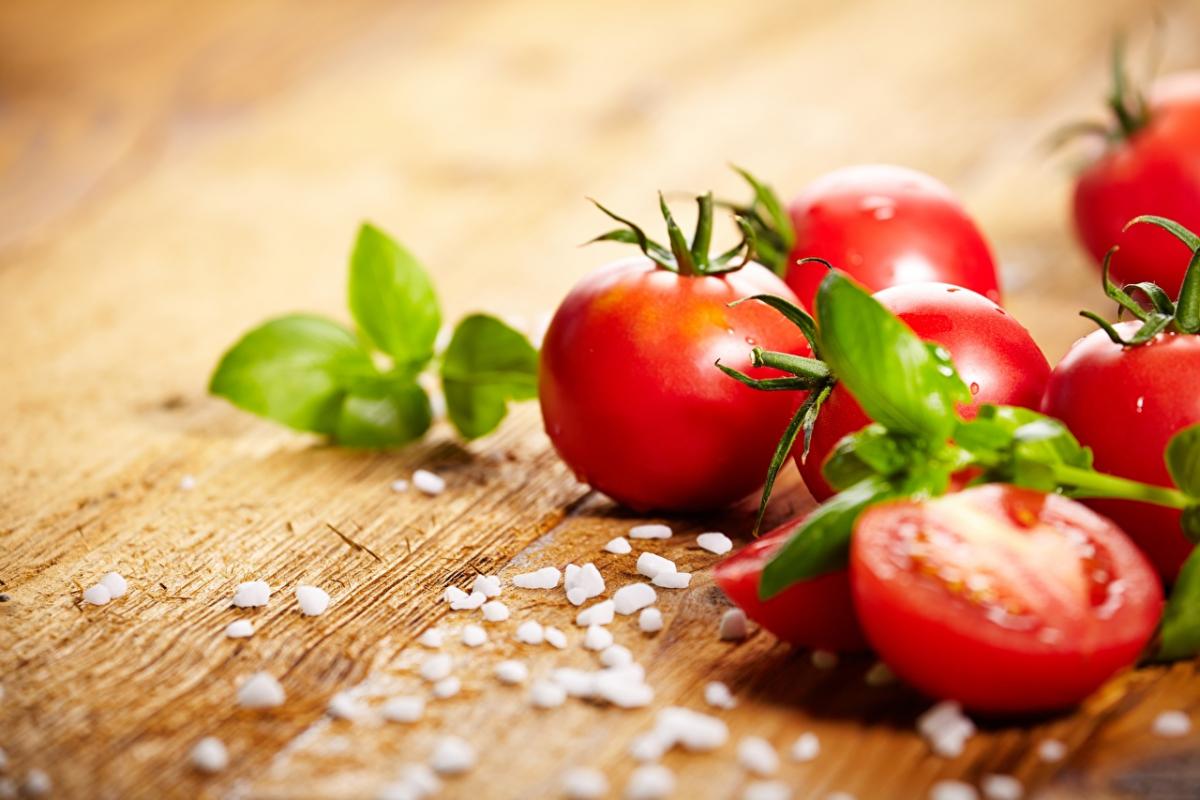 Через скільки можна їсти помідори після засолювання