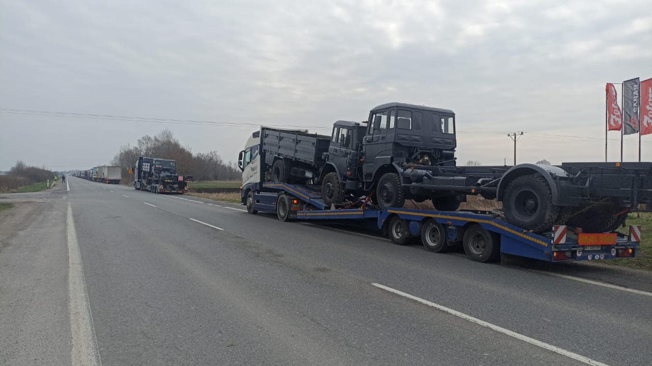 Блокада границы - 3 марта поляки заблокировали авто для ВСУ - фото -  Апостроф