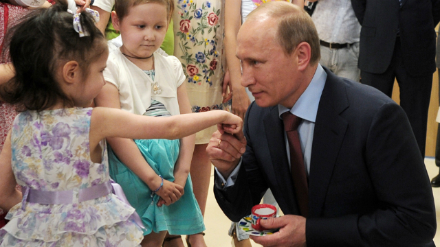 Фото Путина Целующего Мальчика