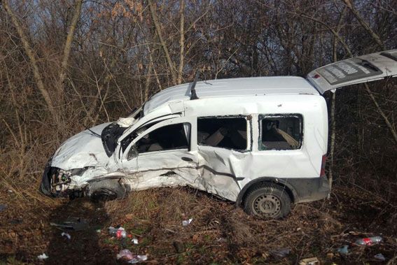 На Донбасі сталася масштабна ДТП з переворотом авто: опубліковано фото