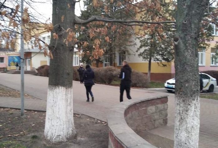 Отримали опіки очей: під Києвом сталася серйозна НП в школі, фото