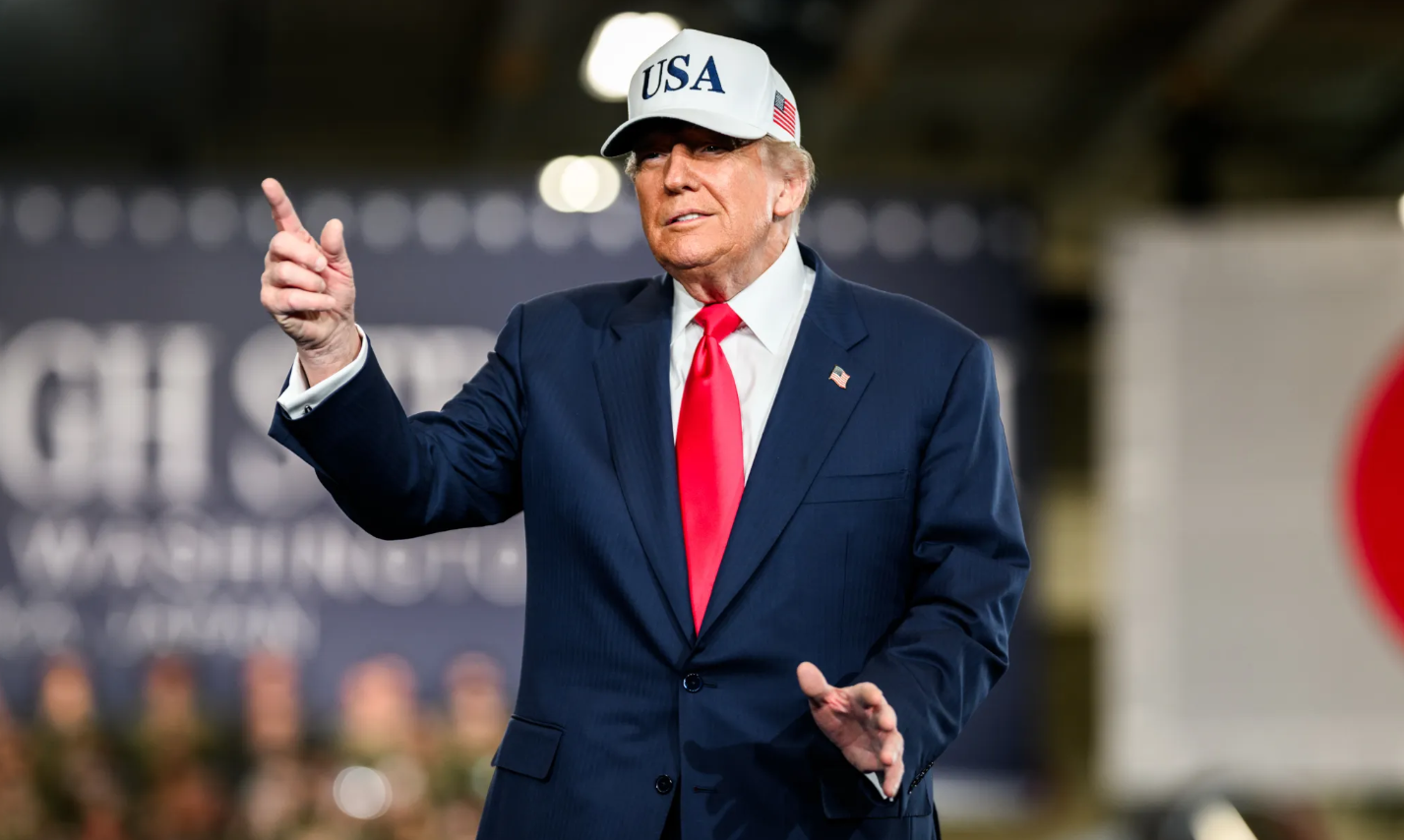 Трамп: Путин просил помочь завершить войну в Украине